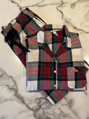 Victoria's Secret 2-Piece Signature Flannel Pajama Set  Holiday Plaid - Medium